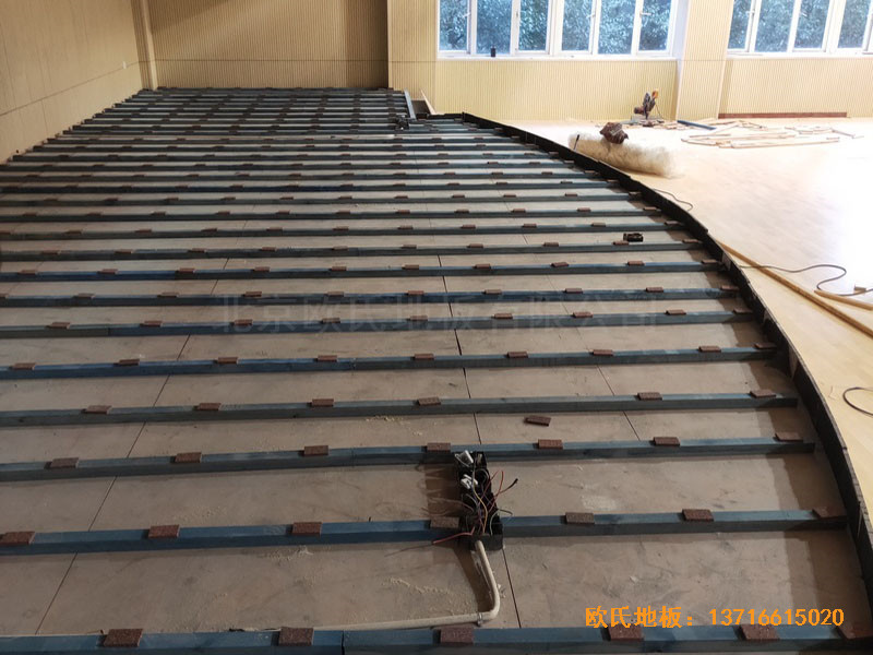 �Ϻ���ׯ��·�̵�Сѧ��̨�˶�ľ�ذ����谸��2