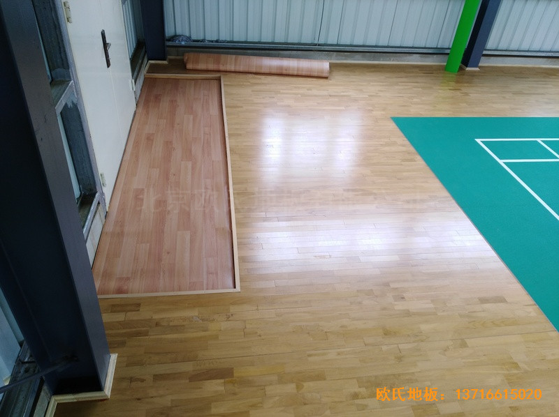 巴布亚新几内亚羽毛球馆运动木地板安装案例3