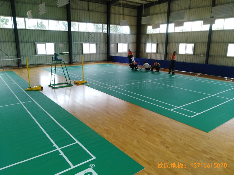 巴布亚新几内亚羽毛球馆运动木地板安装案例4
