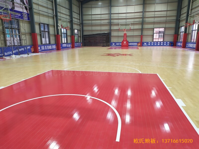 福建恒发鞋业公司篮球馆体育木地板施工案例5
